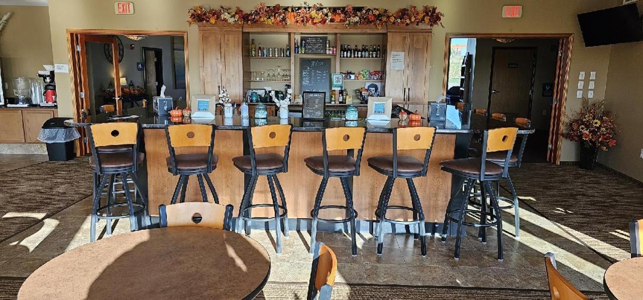 Cobblestone Inn & Suites - Newton Esterno foto